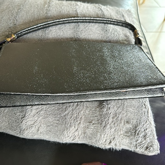 Vintage Black Purse in very good condition.  Think Audrey Hepburn style. - Picture 3 of 5